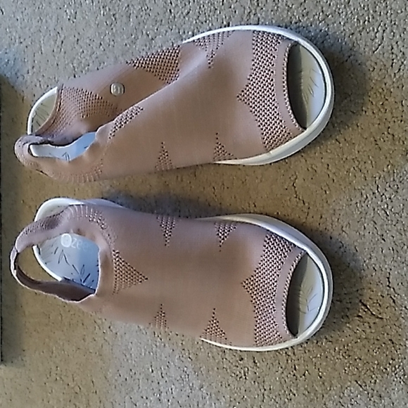 Women's New Dusty Rose Bzees Sandals, Size 10 - Picture 2 of 9